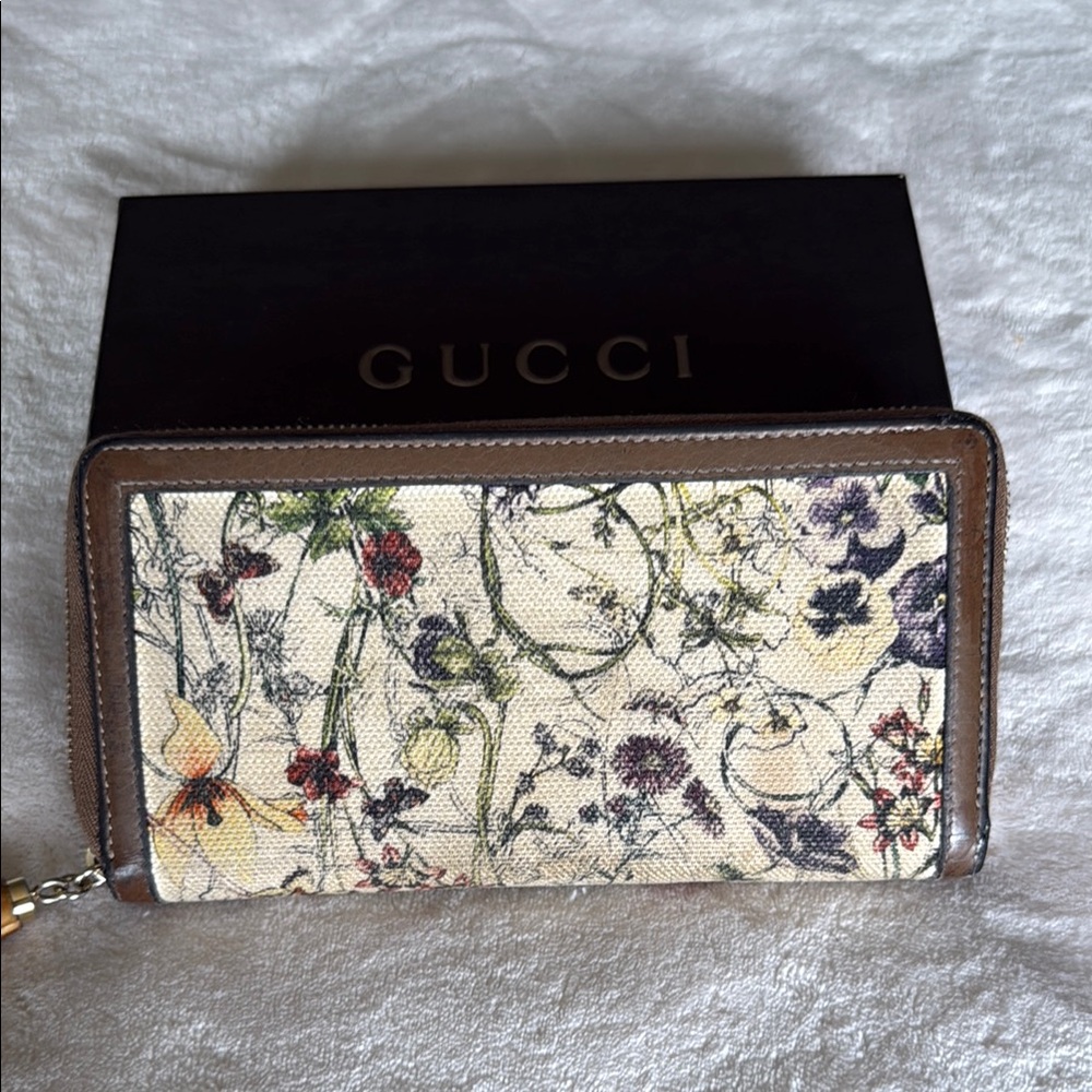 Gucci Cream and Brown Wallet with Artistic Design